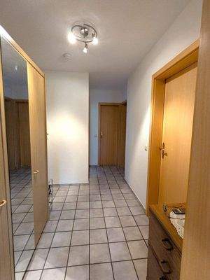 Flur / Diele mit Garderobennische