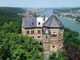 von Burg Rheinieck auf den Rhein.jpg
