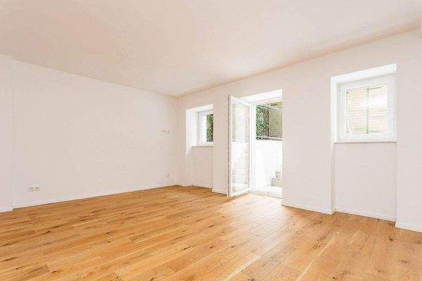 Geräumiges Wohnzimmer