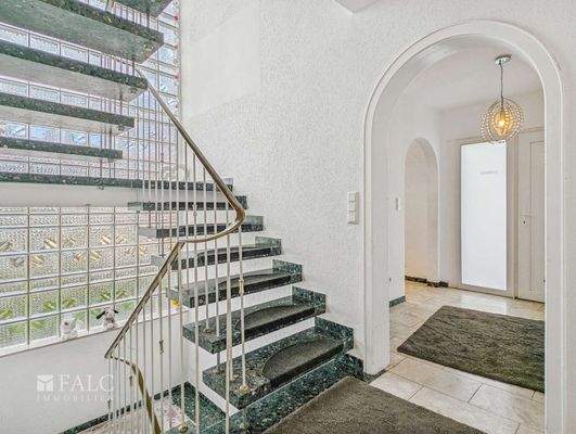 Treppe und Hausflur