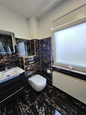 Badezimmer 1OG 1 (3)