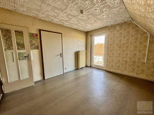 OG: Individuell nutzbares Zimmer mit Terassenzugan