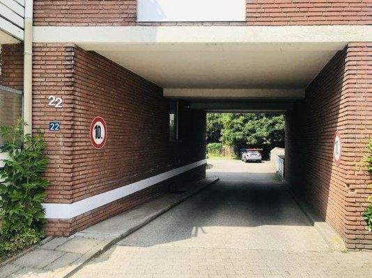 Zufahrt in den Innenhof über Kirchhofsallee