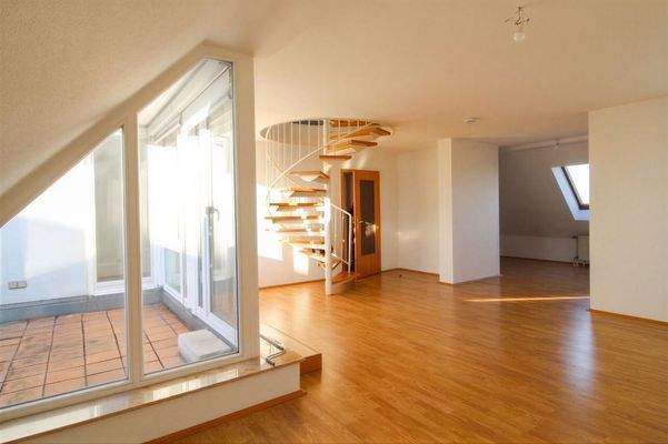 Wohnzimmer und Loggia