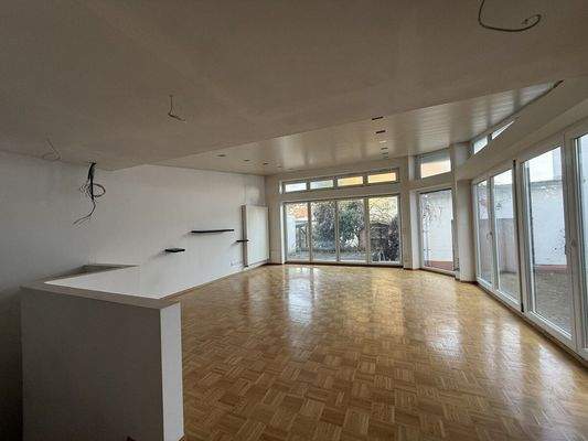 Helles Wohnzimmer (EG)