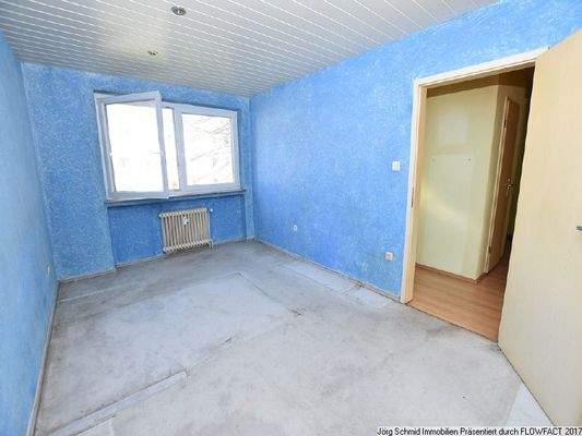 Schlafzimmer mit Deckenbeleuchtung