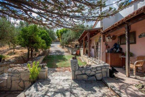 Kreta, Athanati: Kleines Haus mit großem Garten zu verkaufen