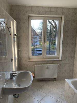 Badezimmer mit Fenster
