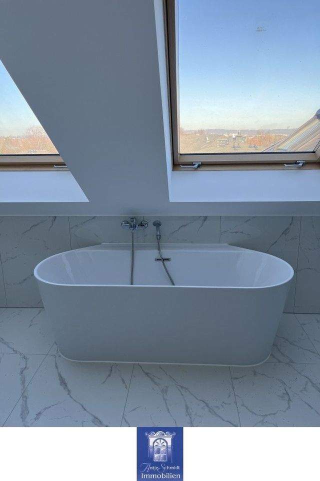 Exklusiv Wohnen! Grandiose Aussicht, Fußbodenheizung, Gäste-WC! - Photo 3