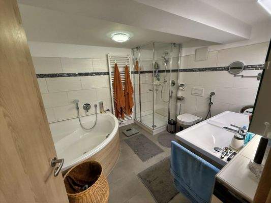 Eltern-Badezimmer - 1. OG