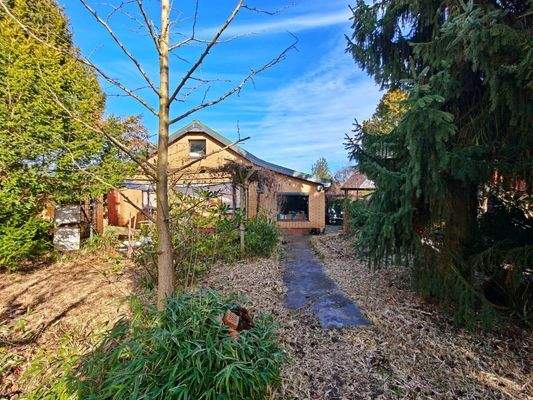 Grundstücksansicht auf EFH Ostausrichtung