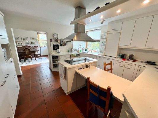 Küche mit Kücheninsel (EG)