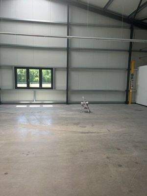 Hallenbau Geschäftsfläche  Lager gross 12.jpg