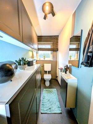 Modernes, hochwertiges Gäste-WC (EG)