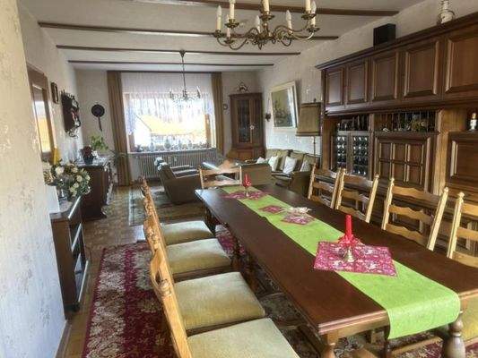 Blick vom Ess- zum Wohnzimmer OG