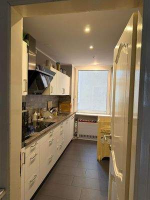 Die Küche kann komplett vom Nochmieter übernommen werden.