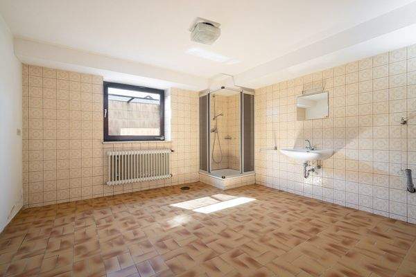 Kellerraum mit Dusche