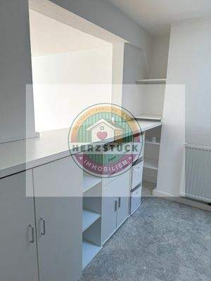 Küche mit Durchreiche