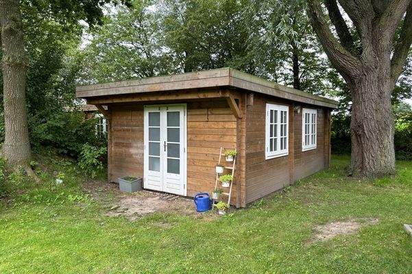 großer L-förmiger Geräteschuppen2-IMG_3076