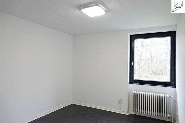 Zimmer I mit angrenzendem Badezimmer Bild I