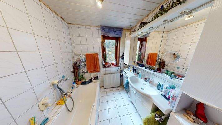 Eigengenutzt- Bad mit Wanne