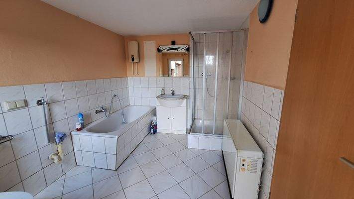 EG - Bad mit Dusche und Badewanne 5116.jpg