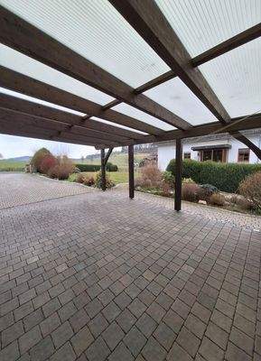 Carport / Blick vom Eingang UG