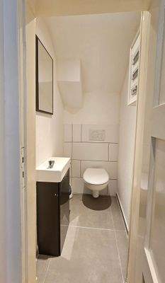 Hochwertiger, separater WC-Raum