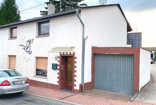 Frontansicht mit Garage