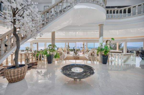 Entrance to villa in Costa d'en Blanes 4