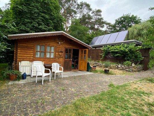 Gartenhaus/hinten Doppelcarport mit Solar