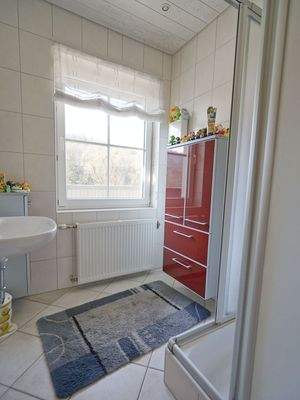 Helles Bad mit Dusche