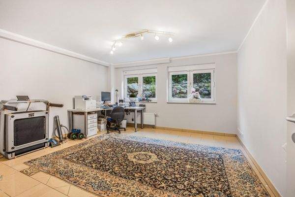 Souterrain: Das Erdreich wurde abgeböscht, dadurch .....