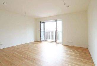 Wohnzimmer mit Balkon