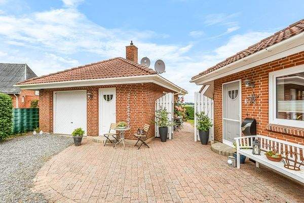 Garage und Eingangsbereich