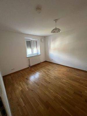 Erdgeschoß vermietet.