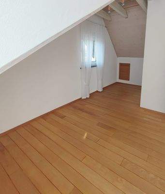 Schlafzimmer 1 DG Bild 1.jpg