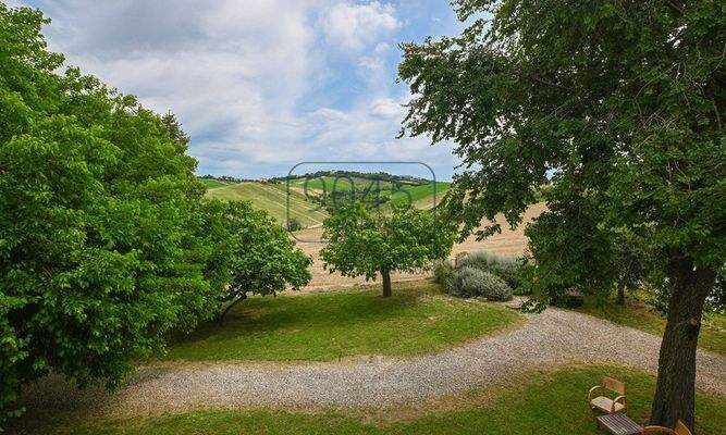 Charmantes Landhaus mit 4 Apartments und Panoramablick in Belvedere Ostrense – Marken