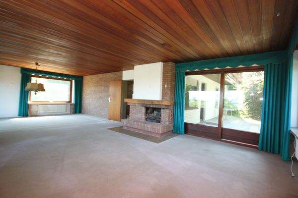 Wohnzimmer mit Balkon nach Nord und Süd