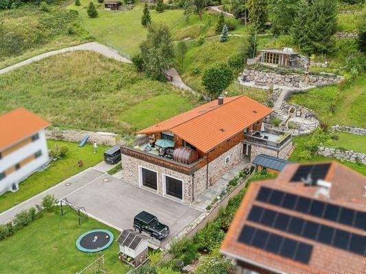 Blick auf Haus und Grundstück