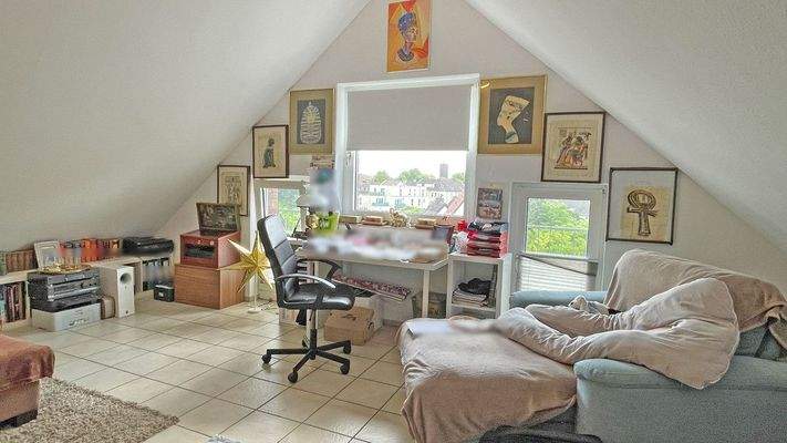 Kinderzimmer/ Büro im Spizboden