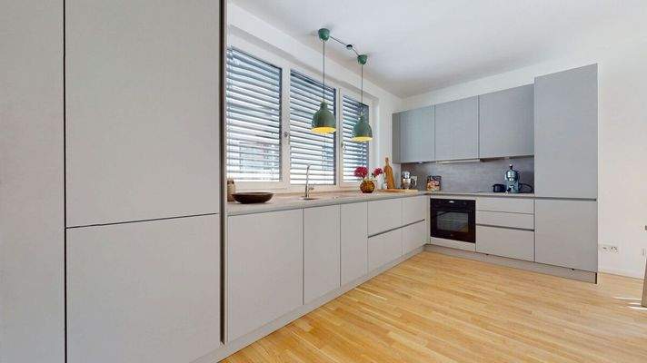 Küche mit Einbauküche