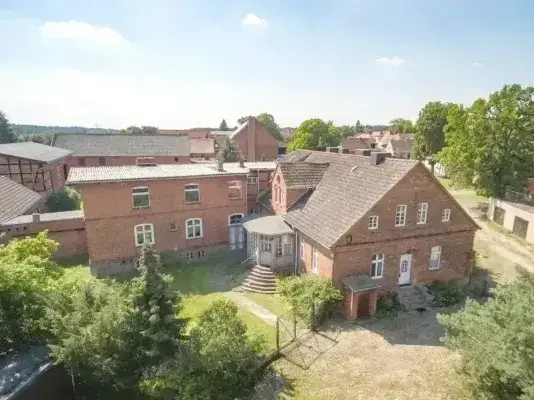 Haupthaus und Gartenhaus