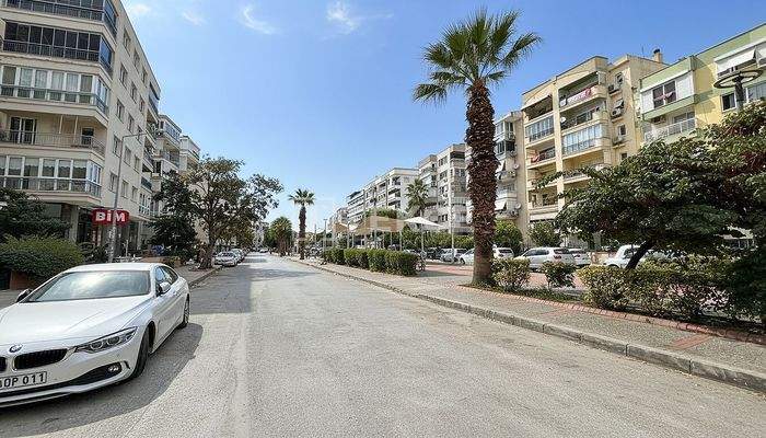 New Apartments Near Metro and Coast in İzmir Karşıyaka