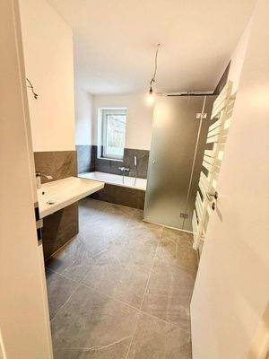 fertiges Bad EG rechts.JPG