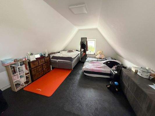 wohnlich ausgebauter Raum im Spitzboden