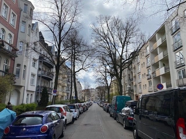 VERMIETET Altbau-Stuck-Wohnung in sehr ruhiger Lage und neuem Balkon