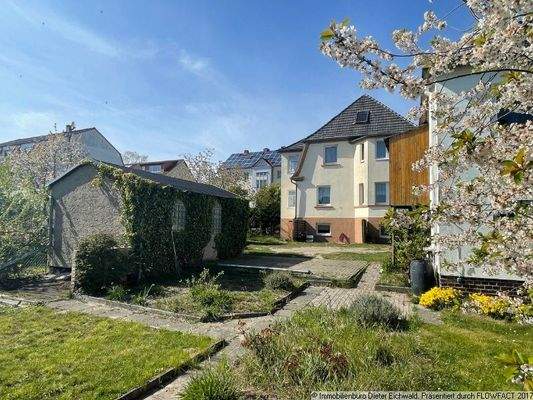 Grundstück mit Nebengelass