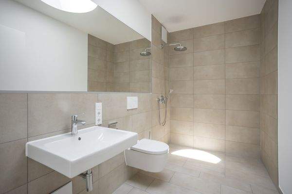 Badezimmer mit Dusche