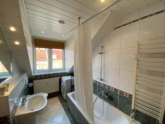 ansprechend gestaltetes Bad